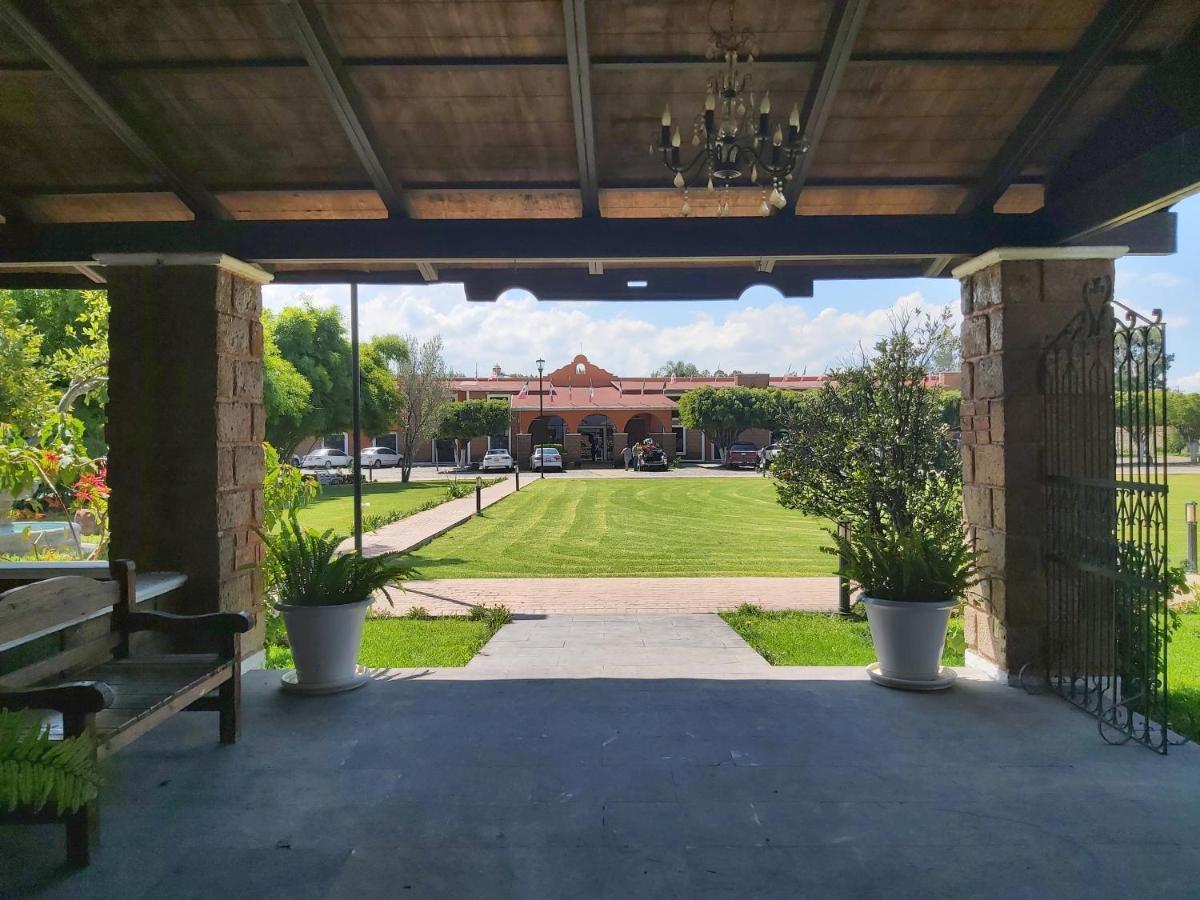 Hotel Meson Del Puente Acámbaro Kültér fotó